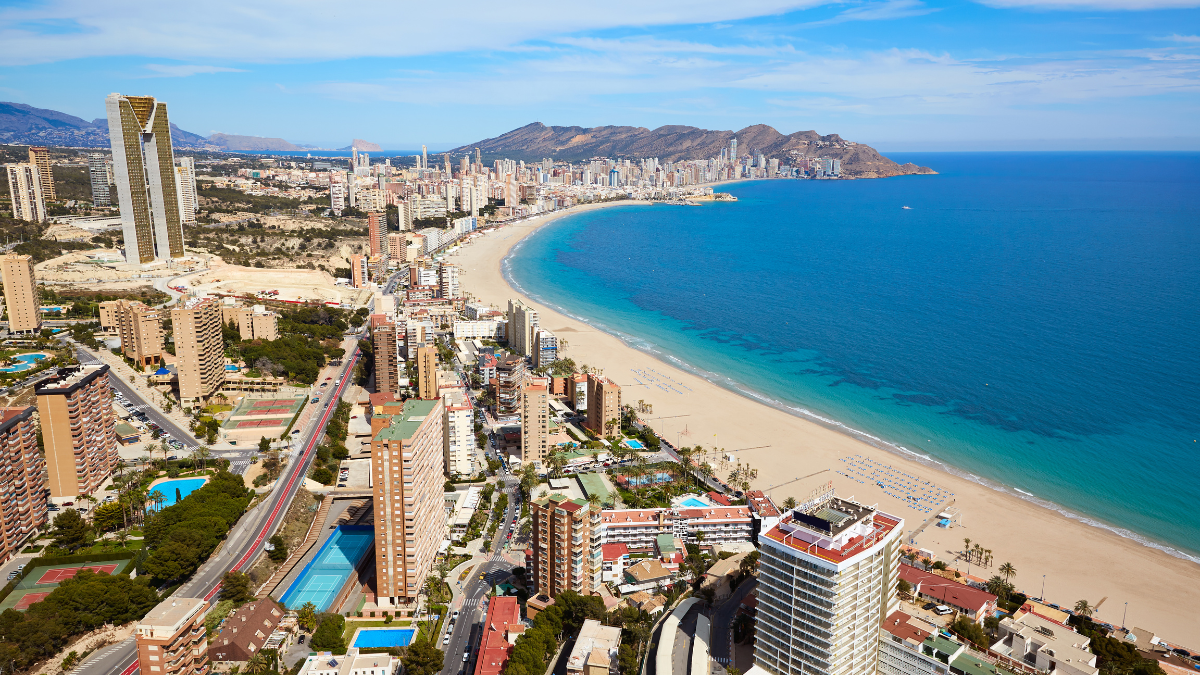 Flights from UK to Alicante: Routes, Airlines & Tips 2026